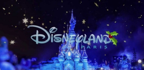 disneyland parijs bij nacht