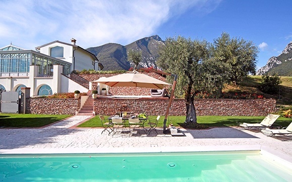 Lake Garda hotel swimming pool
